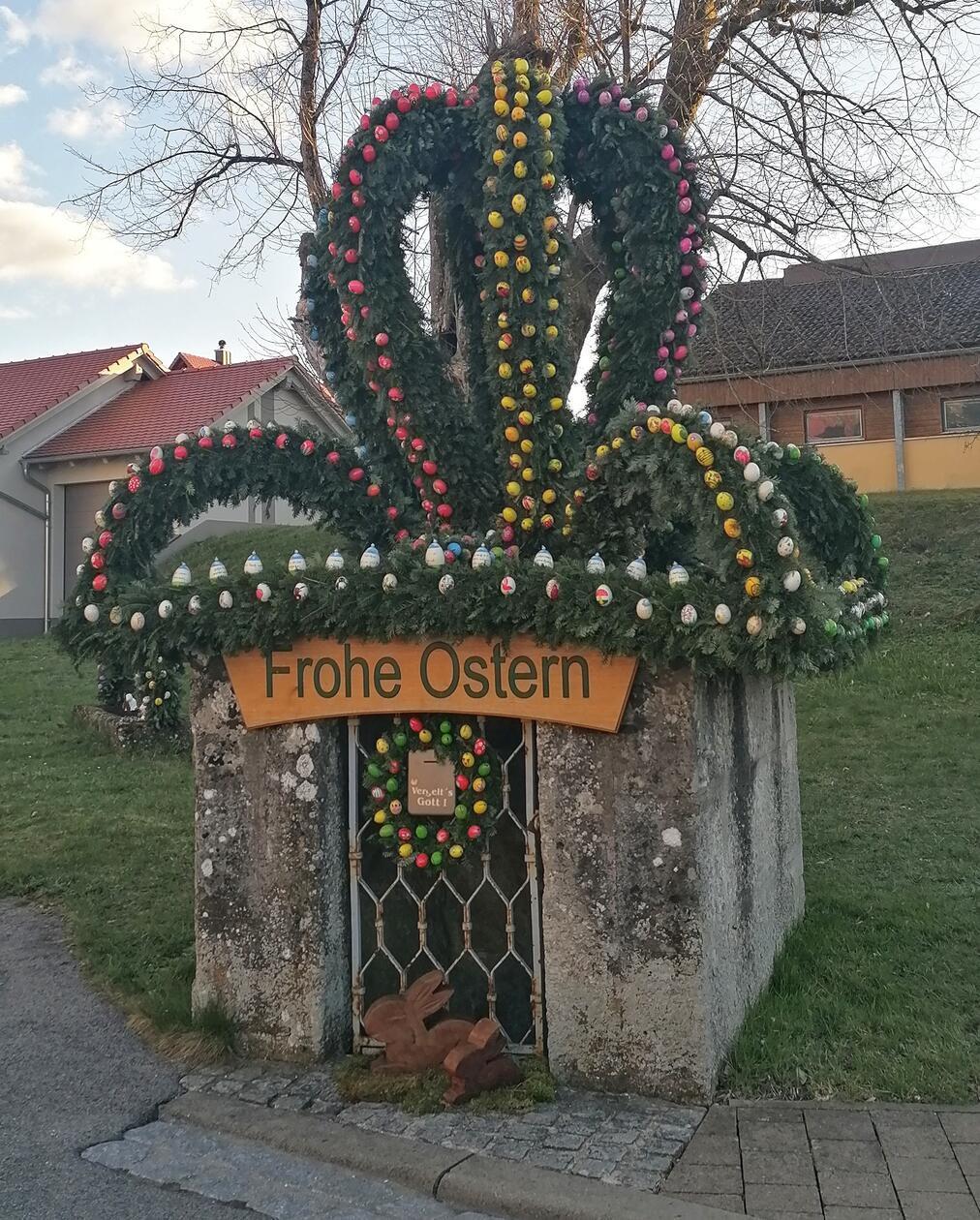 Unsere Leserin Ines Dicker hat den Osterbrunnen in Kalteneggolsfeld fotografiert.