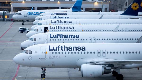 Abgestellte Flugzeuge der Lufthansa sowie eines de
