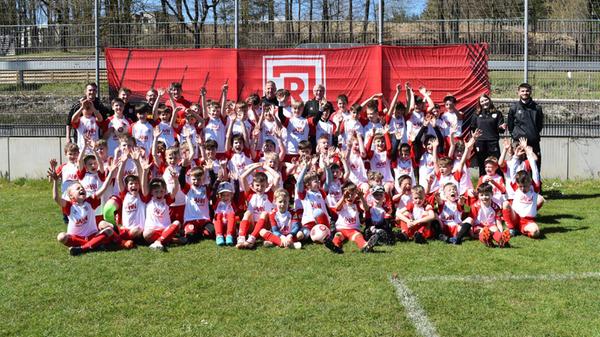 Die begeisterten Teilnehmer des Feriencamps des Ja