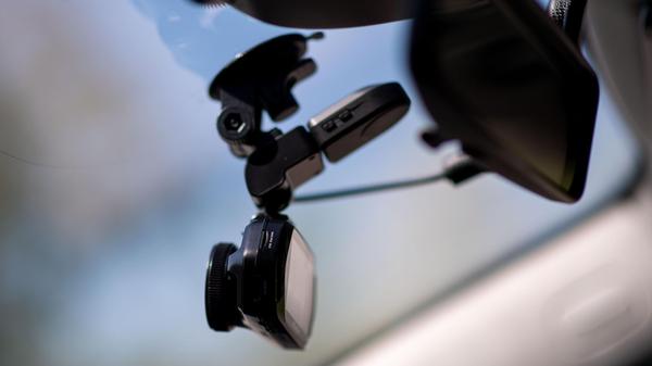ARCHIV - Big Brother? Nun nicht ganz, für Dashcams
