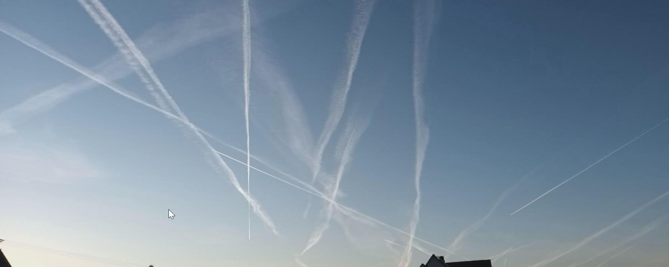 Ganz schön was los am Himmel über Postbauer-Heng schreibt unser Leser Oskar Pürzer.