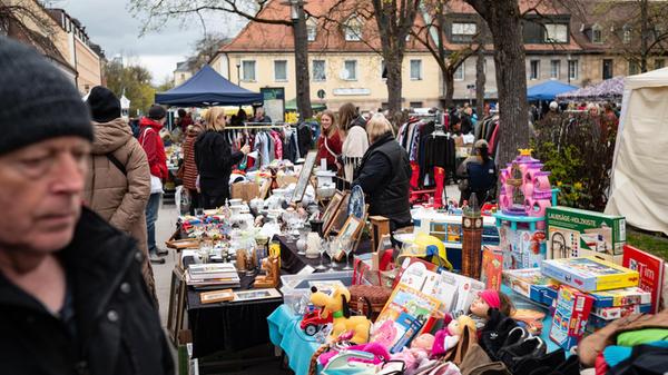 Den Flohmarkt auf dem Erlanger Bohlenplatz gibt es
