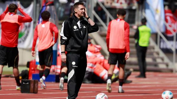 FCN-Coach Miroslav Klose vertraut nach dem Remis in Braunschweig der exakt gleichen Elf - und schickt bereits zum dritten Mal hintereinander die gleiche Anfangsformation auf den Platz.