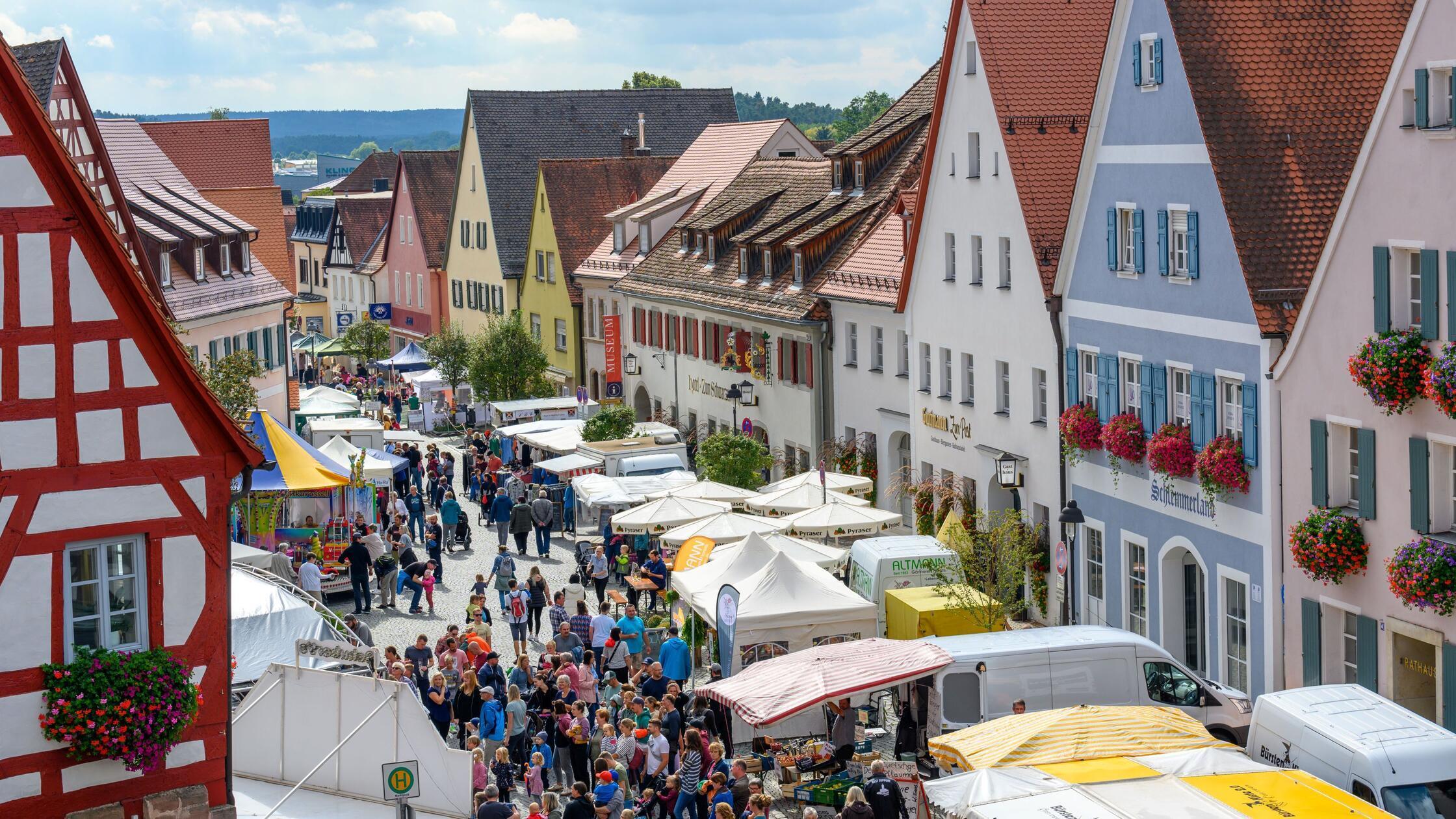 Pingstmarkt "Stadt-fair-liebt" in der Altstadt Hil