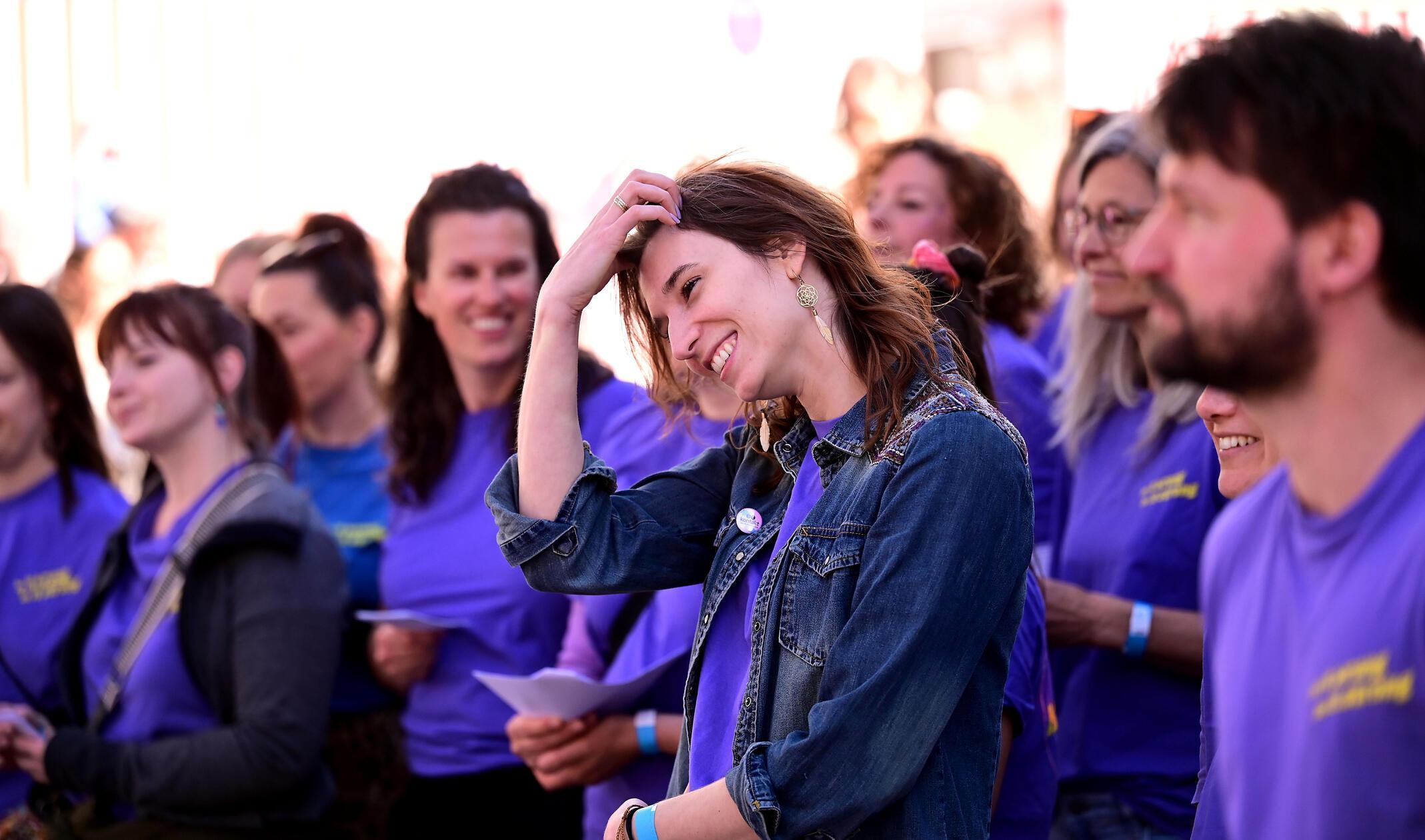 Der Kneipenchor Fürth eröffnete das Programm auf der Hauptbühne.