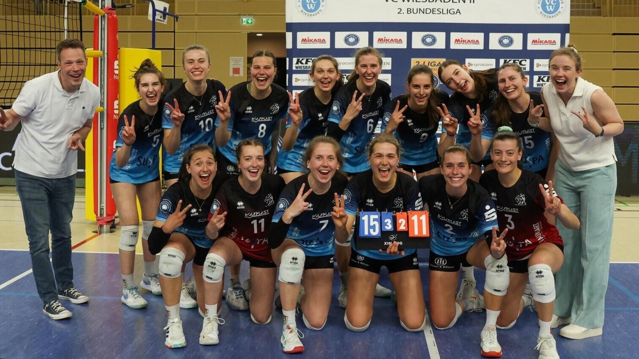 tv-altdorf-mannschaftsfoto-nach-sieg-in-wiesbaden 