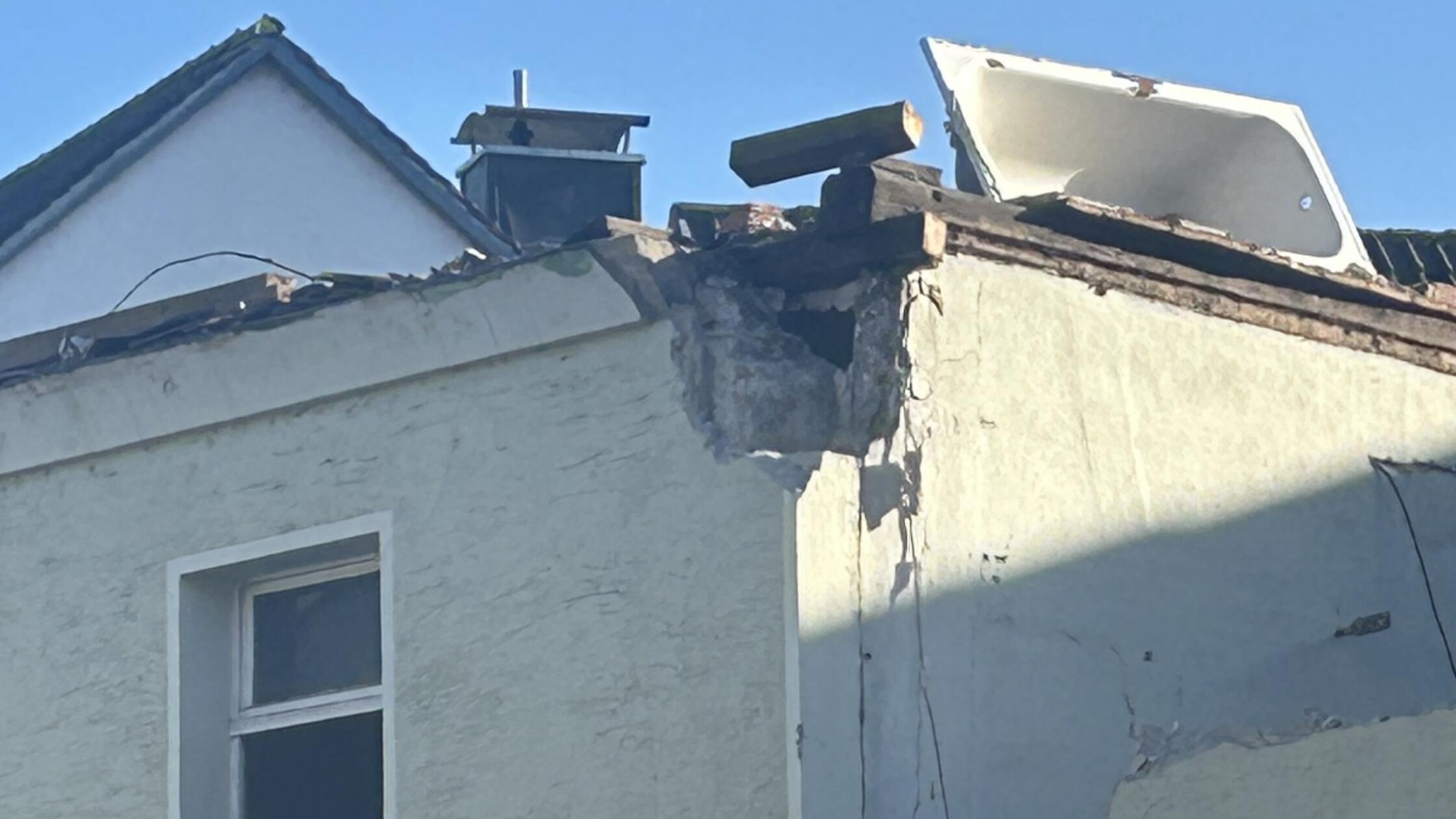 Unser Leser fragt sich, ob man nochmal zum Baden eingeladen ist, bevor der Abbruch vollzogen ist?