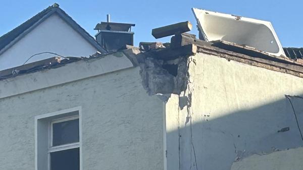 Unser Leser fragt sich, ob man nochmal zum Baden eingeladen ist, bevor der Abbruch vollzogen ist?