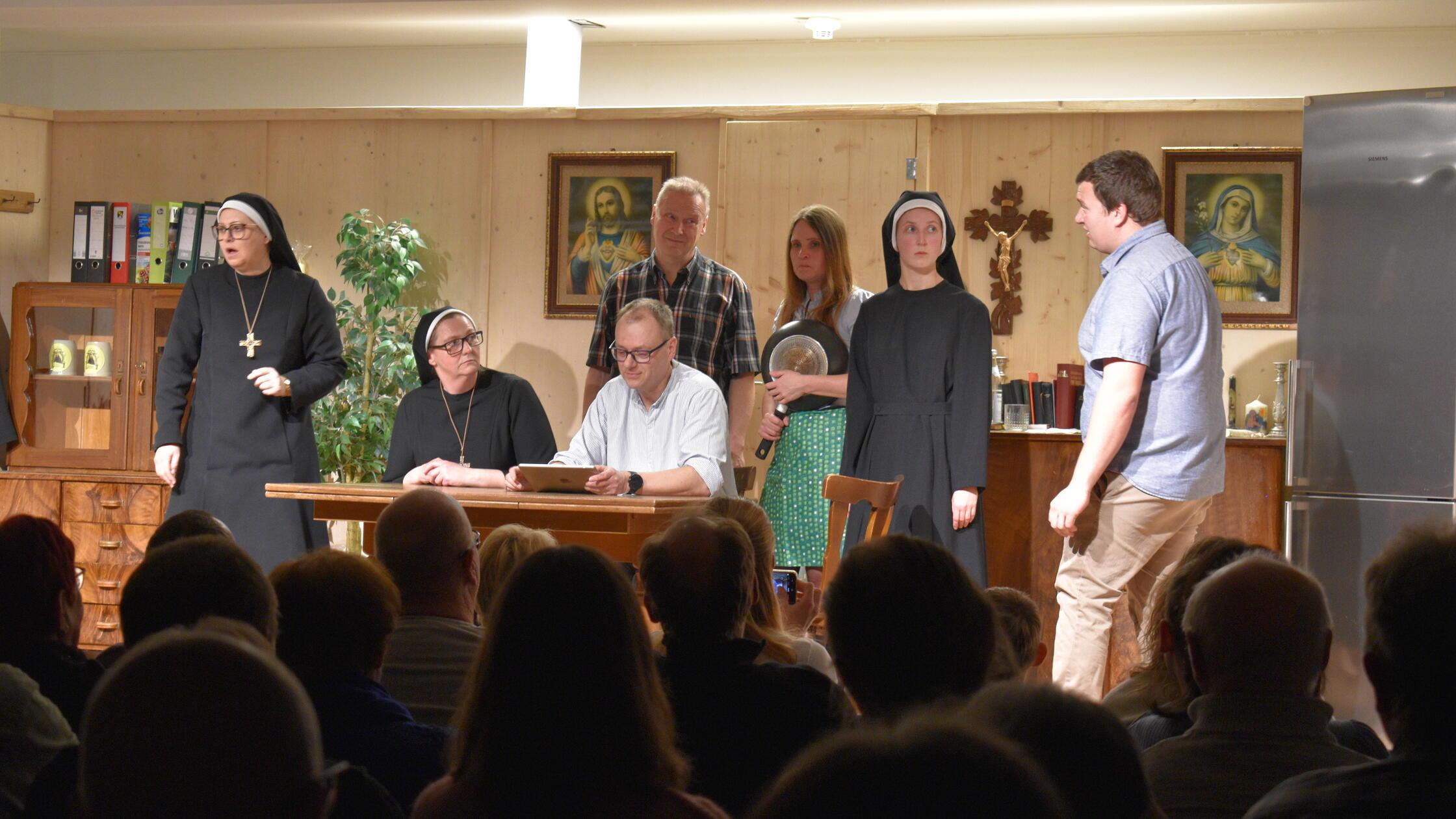 Turbulentes Klosterleben mit Staatsbankett und Lie