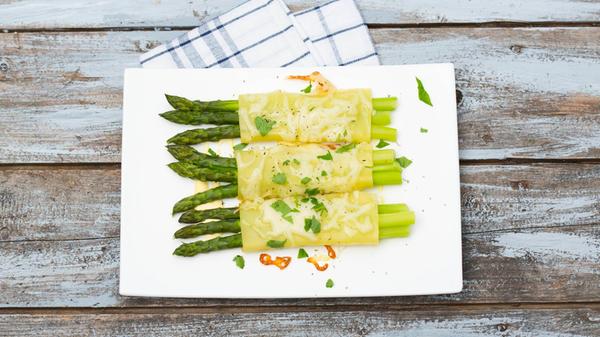 Cannelloni filled with green asparagus, gratinated
