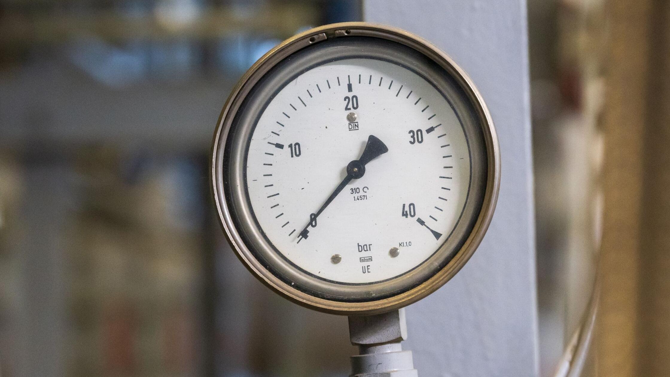 Eine Anzeige für Druck ist in der Anlage des Gassp