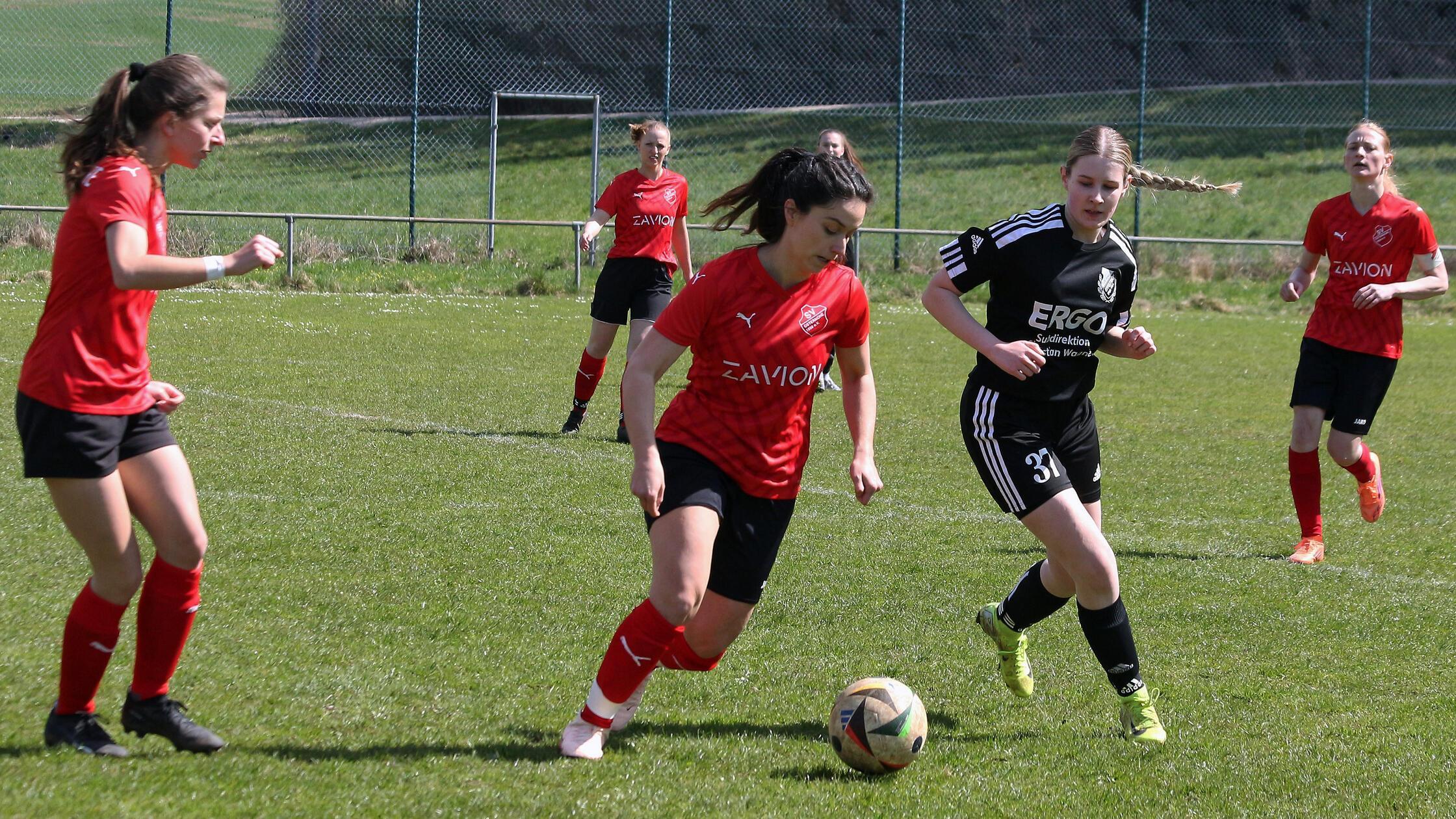 fuballfrauen-osternoher-sechs-linda-dietrich-rot-i