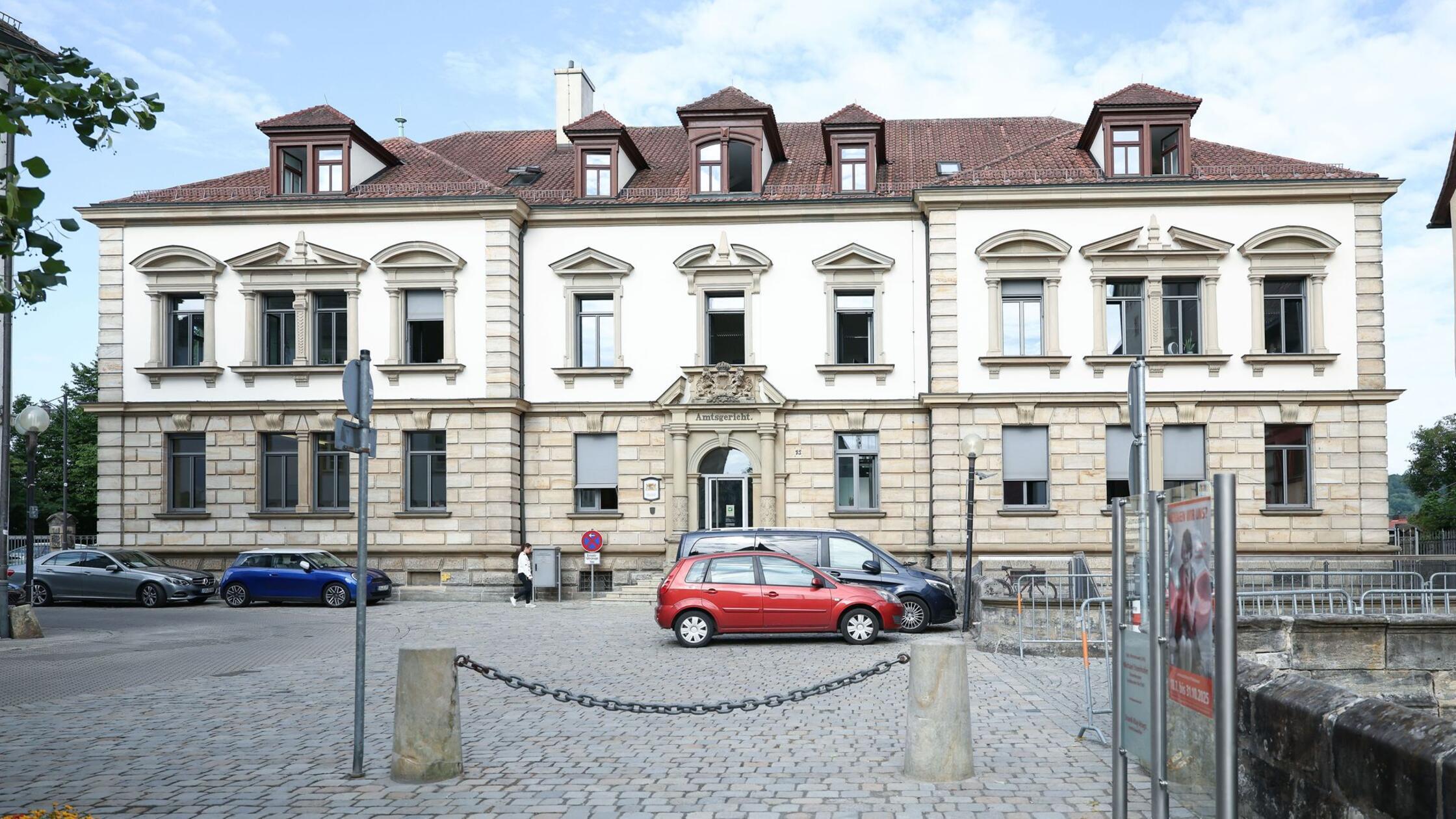 Prozess nach Tod eines Achtjährigen durch Baumstur