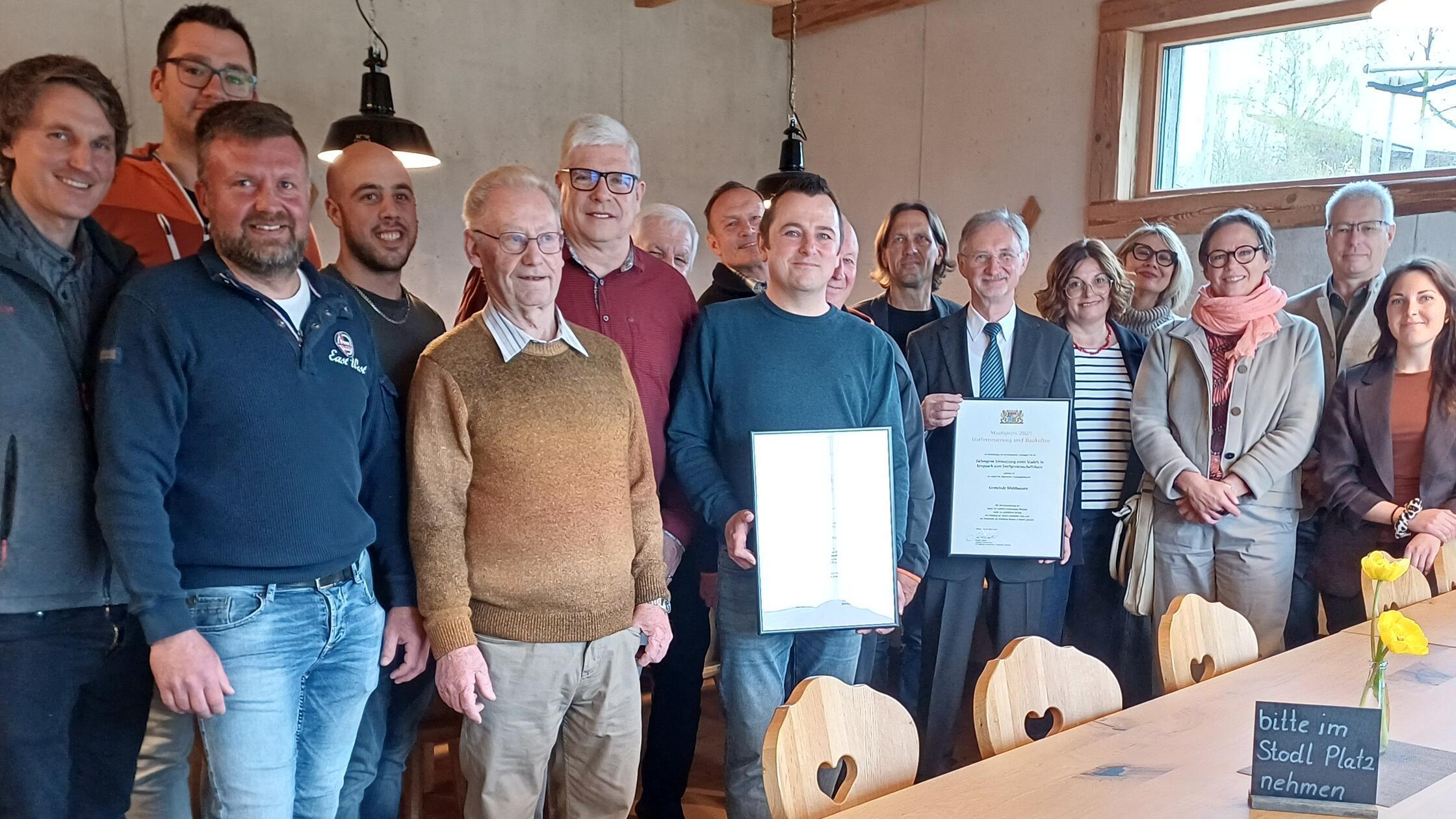 Unser Foto zeigt die Mitglieder der Dorfgemeinscha