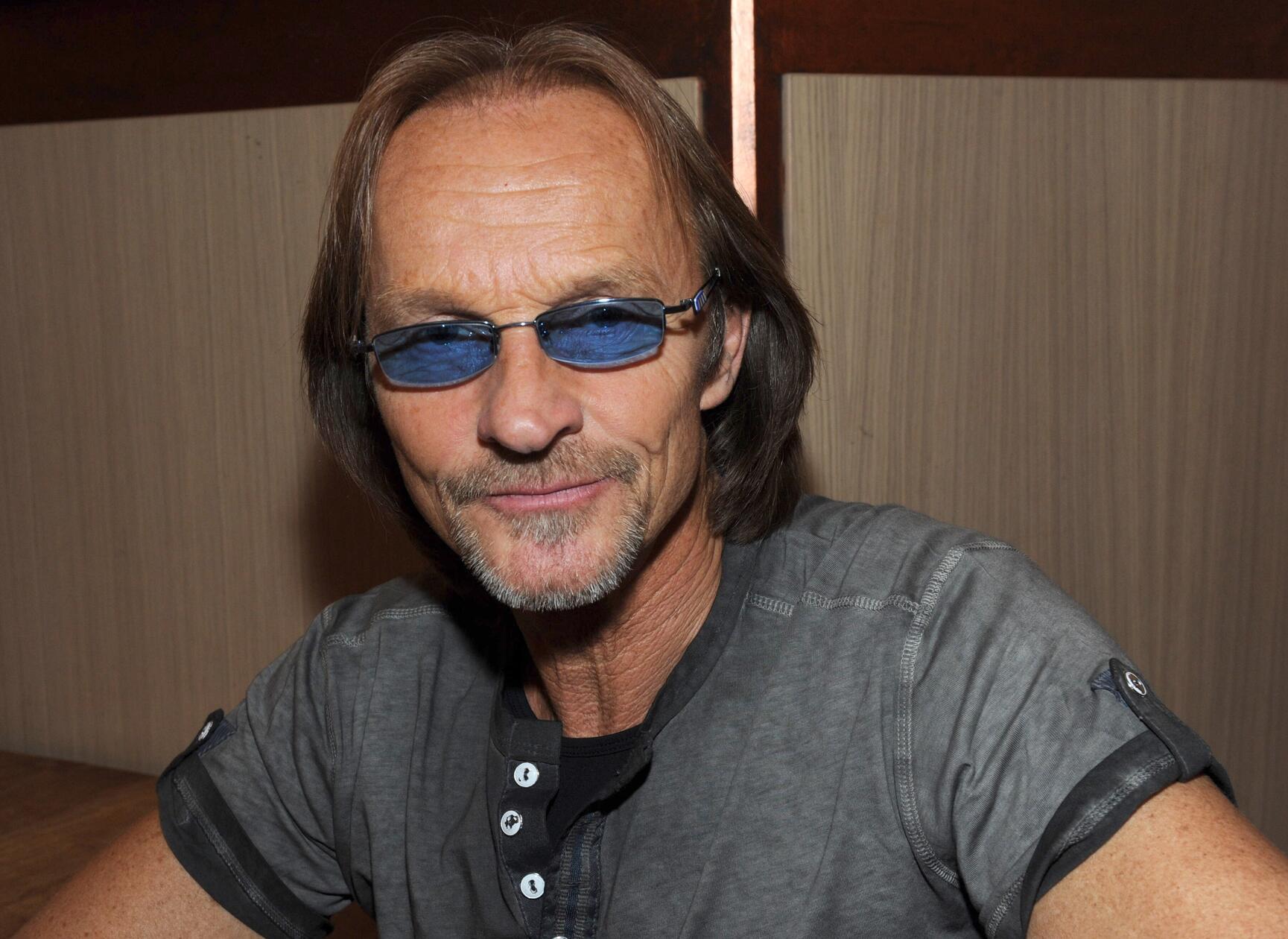 Er ist der Film-Papa von Polizist Eberhofer: Eisi Gulp. Am Freitag tritt der Schauspieler und Komiker in den Ansbacher Kammerspielen vors Publikum. Ab 20 Uhr stellt Gulp sein Programm "Tagebuch eines Komikers" vor.