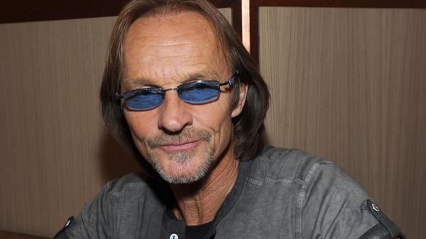 Er ist der Film-Papa von Polizist Eberhofer: Eisi Gulp. Am Freitag tritt der Schauspieler und Komiker in den Ansbacher Kammerspielen vors Publikum. Ab 20 Uhr stellt Gulp sein Programm "Tagebuch eines Komikers" vor.