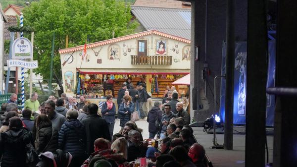 Hopfen, Malz, Gerste und Wasser – in die vielen Biere der Stadtbrauerei kommen nur vier Zutaten. Beim Spalter Brauereifest dürfen Erwachsene all diese Spezialitäten genießen. Los geht's am Freitag mit dem Bieranstich (19 Uhr) durch Bierkönigin Lea in der Festhalle. Im Anschluss folgt Livemusik. Zum Finale am Sonntag steht ein Familientag mit Kinderprogramm und Führungen (ab 10 Uhr) an.