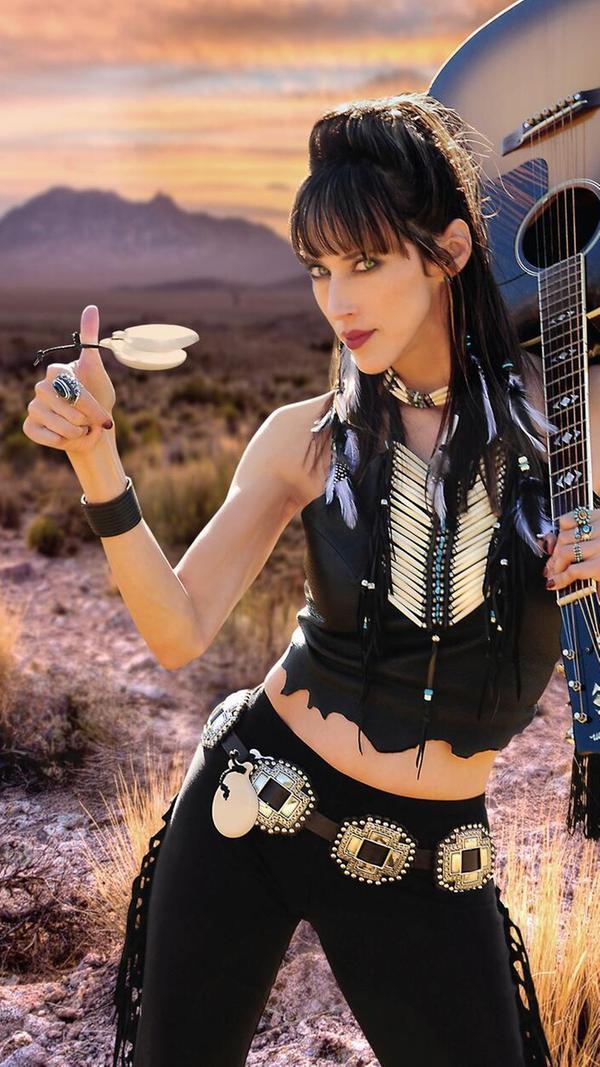 Patricia Vonne aus Austin, Texas, steht für staubigen Desert Rock und Südstaaten Sound. Am Samstag zeigt die Musikerin ihr Können in der Wendelsteiner Jegelscheune. Die Show im Rahmen der "My Heart’s Got A Mind Of It’s Own"-Tour beginnt um 20 Uhr.