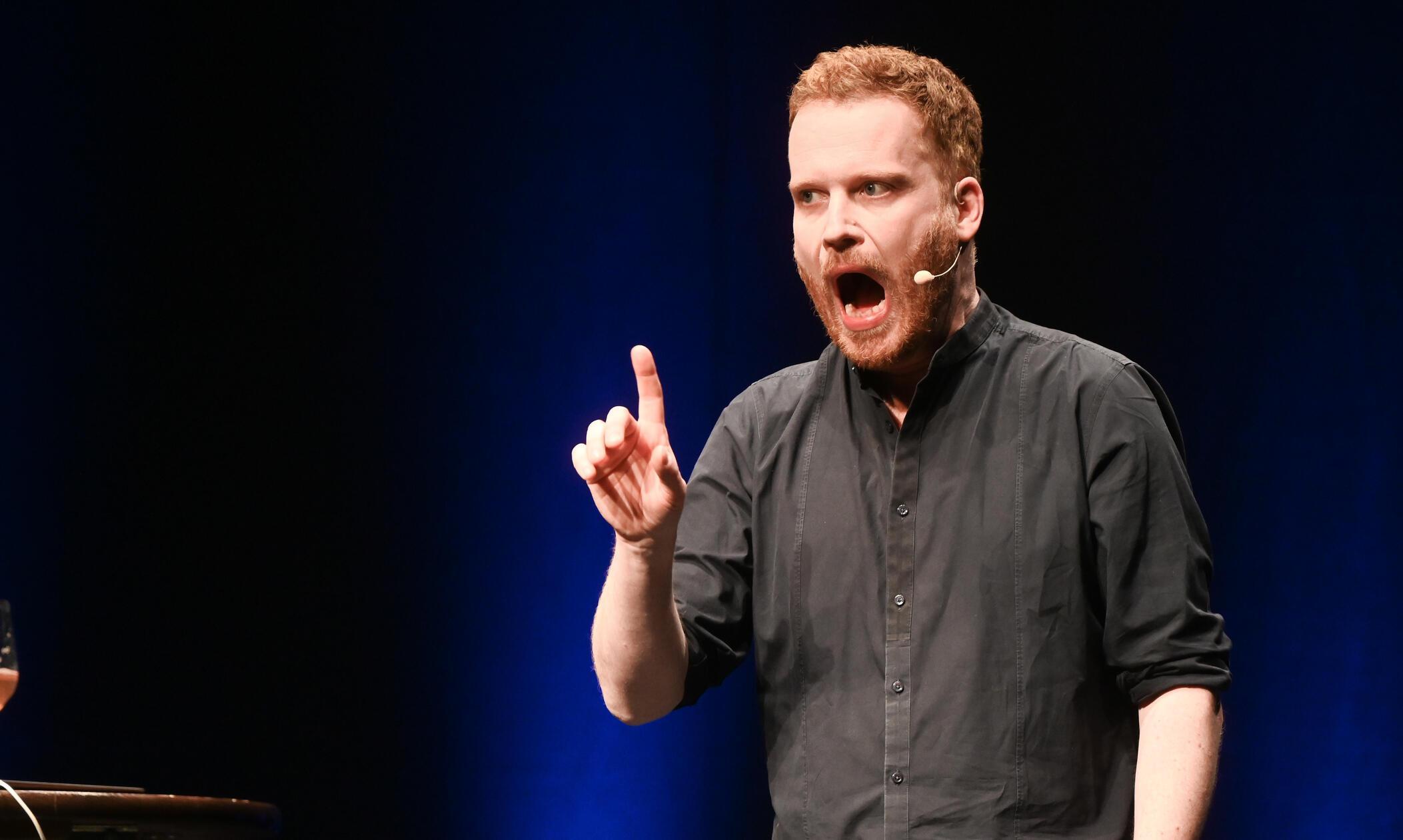 Florian Hacke ist hauptamtlich als Schauspieler an Theatern und im Fernsehen tätig. Seit knapp zehn Jahren reist der Hannoveraner auch als Comedian durch die Lande. Am Samstag performt Hacke sein Programm "Authentischkeit" im Burgtheater Nürnberg. Beginn: 20 Uhr.