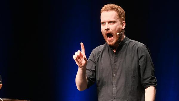 Florian Hacke ist hauptamtlich als Schauspieler an Theatern und im Fernsehen tätig. Seit knapp zehn Jahren reist der Hannoveraner auch als Comedian durch die Lande. Am Samstag performt Hacke sein Programm "Authentischkeit" im Burgtheater Nürnberg. Beginn: 20 Uhr.
