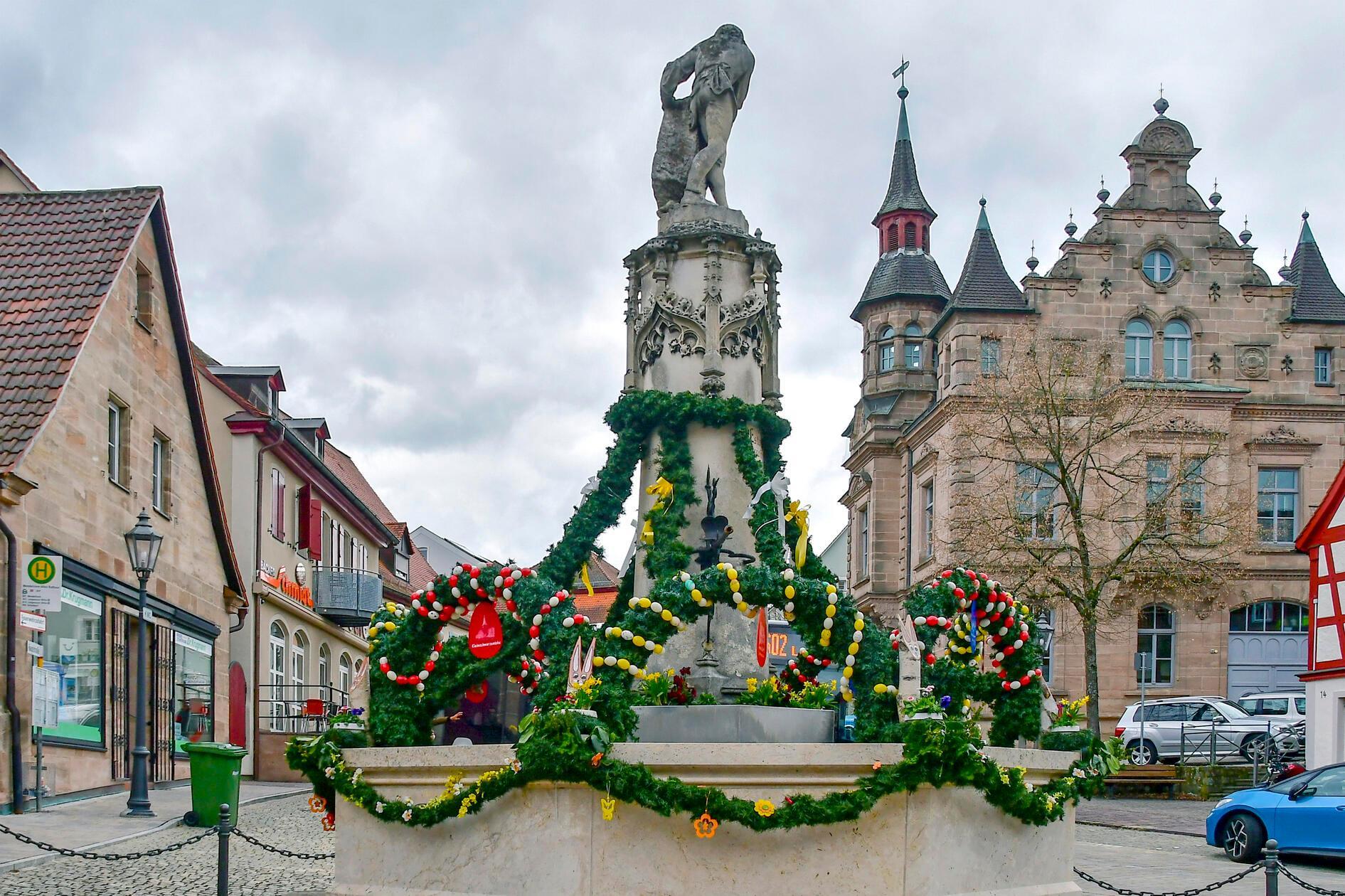 Der Osterbrunnen in Wendelstein.