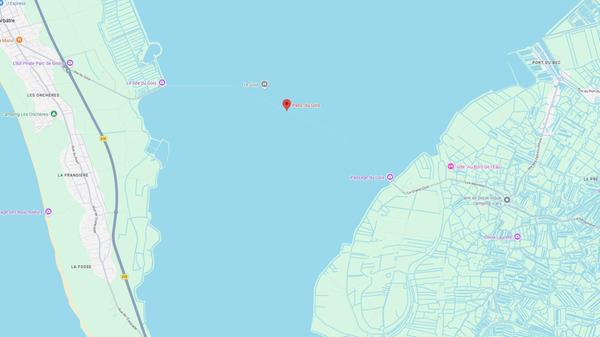 Der Screenshot von Google Maps zeigt, wie exponiert die Passage du Bois mitten durch den Atlantik hindurchführt.