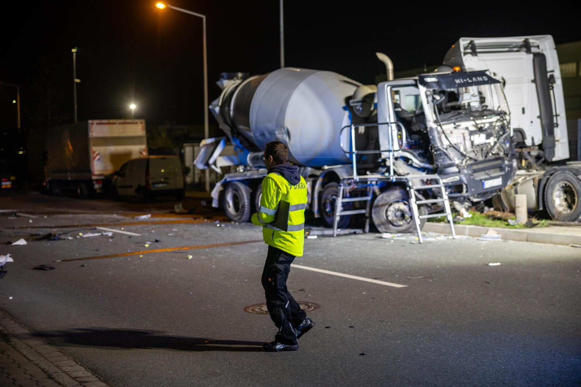 Der entstandene Sachschaden wird derzeit auf einen niedrigen sechsstelligen Betrag geschätzt.