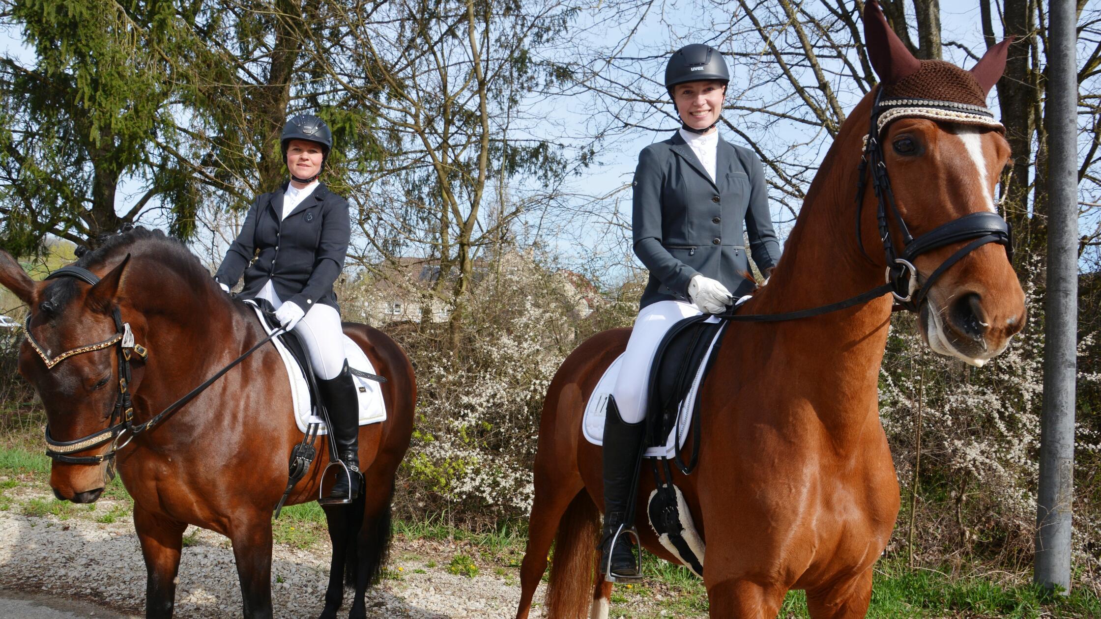 Cosima Weißmann (rechts) und Carolin Kriesch (link