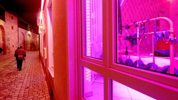 Rotlicht in Nürnberg: Fotos von der Frauentormauer
