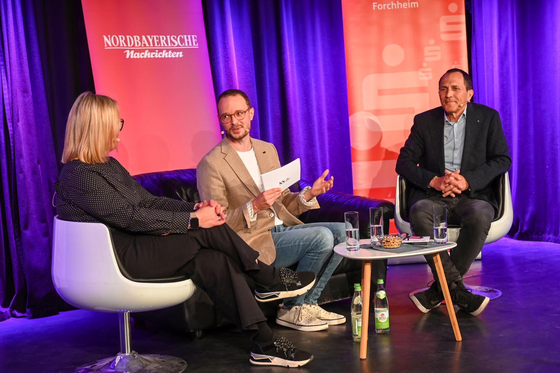 Die neue Gesprächsreihe der Nordbayerischen Nachrichten "FOr Ort" ist im JTF gestartet. Die künftige OB Martina Hebendanz (CSU) und der Stadtentwicklungsexperte Roland Wölfel diskutierten mit dem stellvertretenden NN-Redaktionsleiter Patrick Schroll.