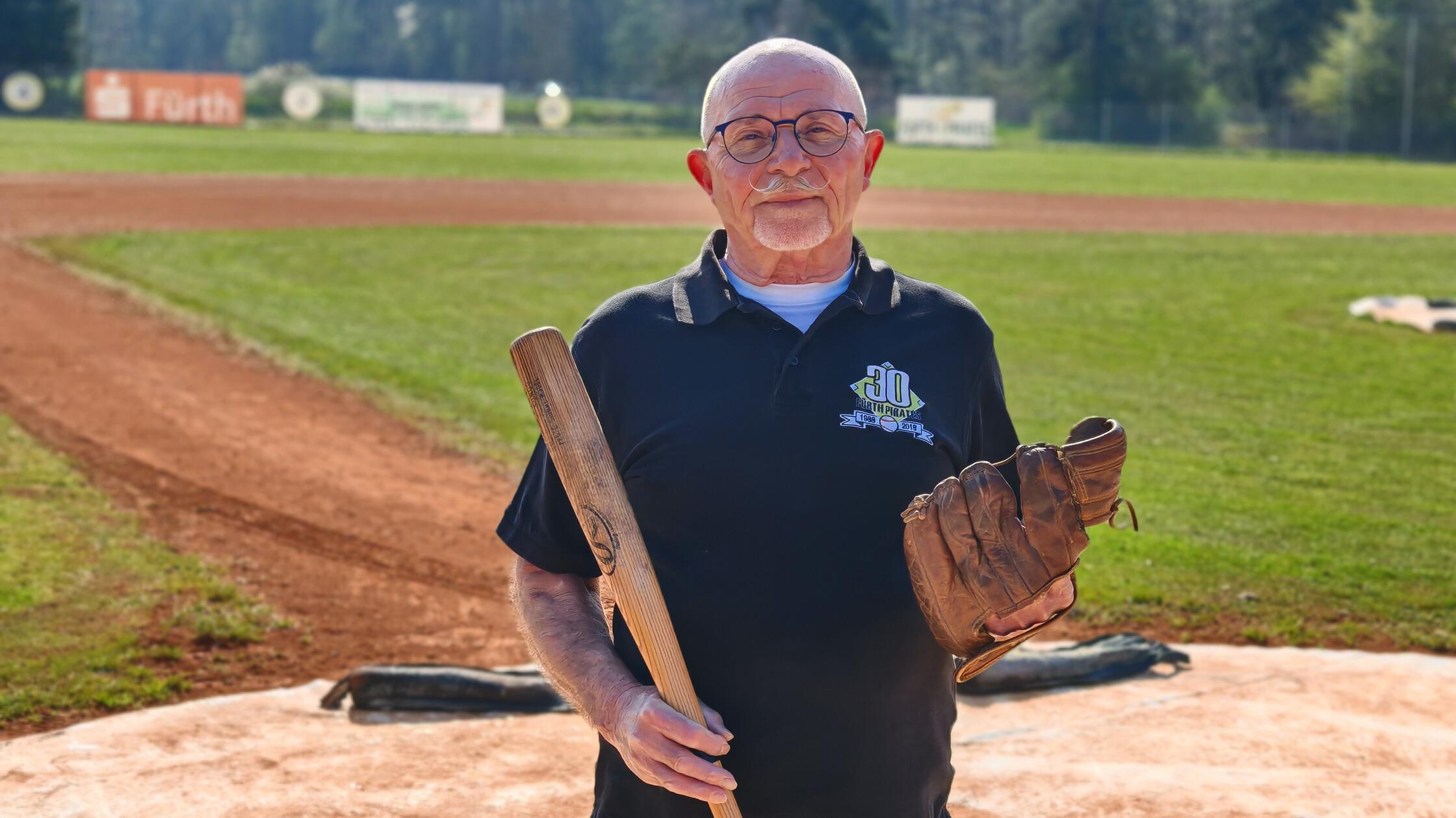 Georg Barth (78) im Ballpark seiner Fürther Pirate