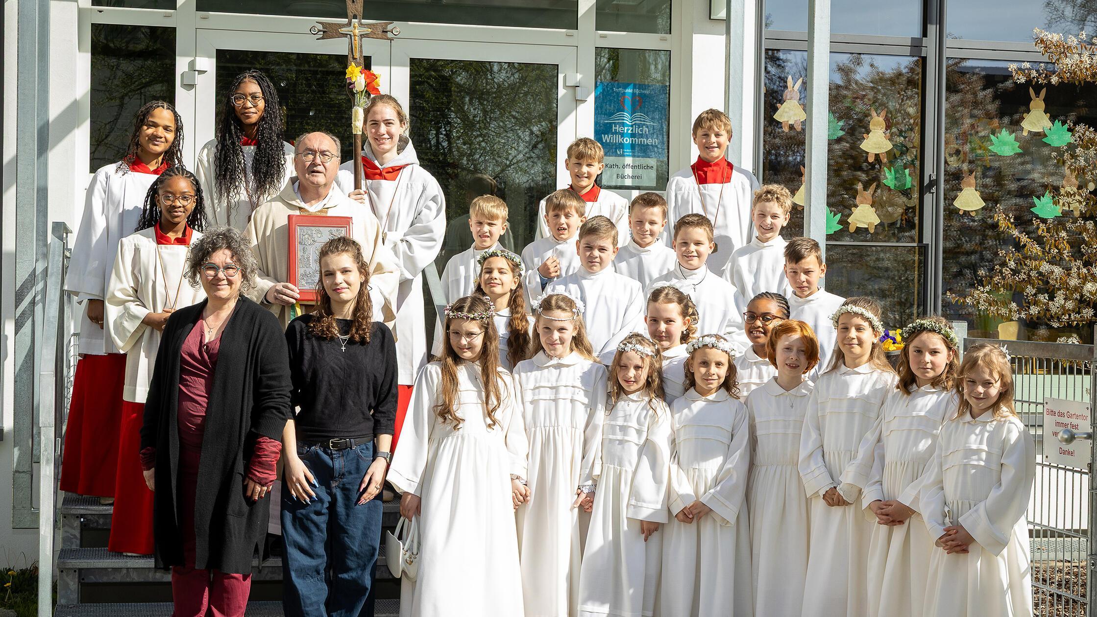 Bei strahlendem Sonnenschein feierten die Kinder i