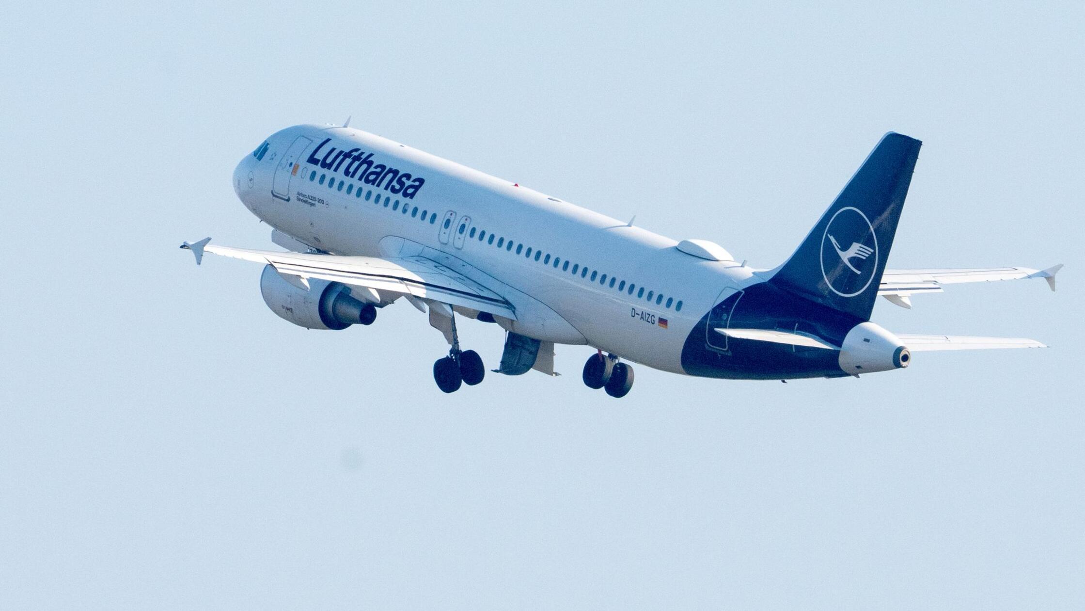 Ein Airbus A320-200 der Deutschen Lufthansa starte