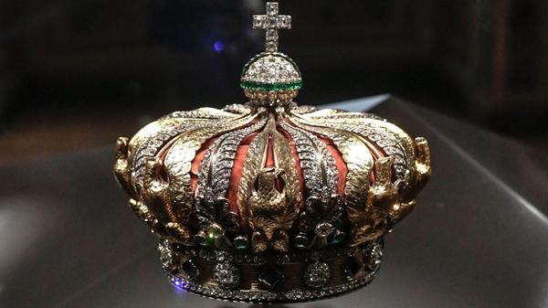 Dieses Foto zeigt die Krone der französischen Kais