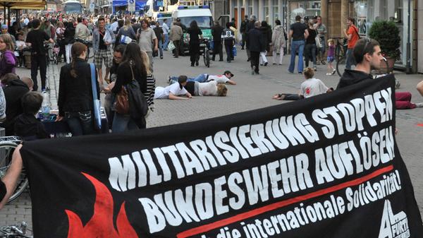 Wie viel Militär verträgt die Gesellschaft? Beim D