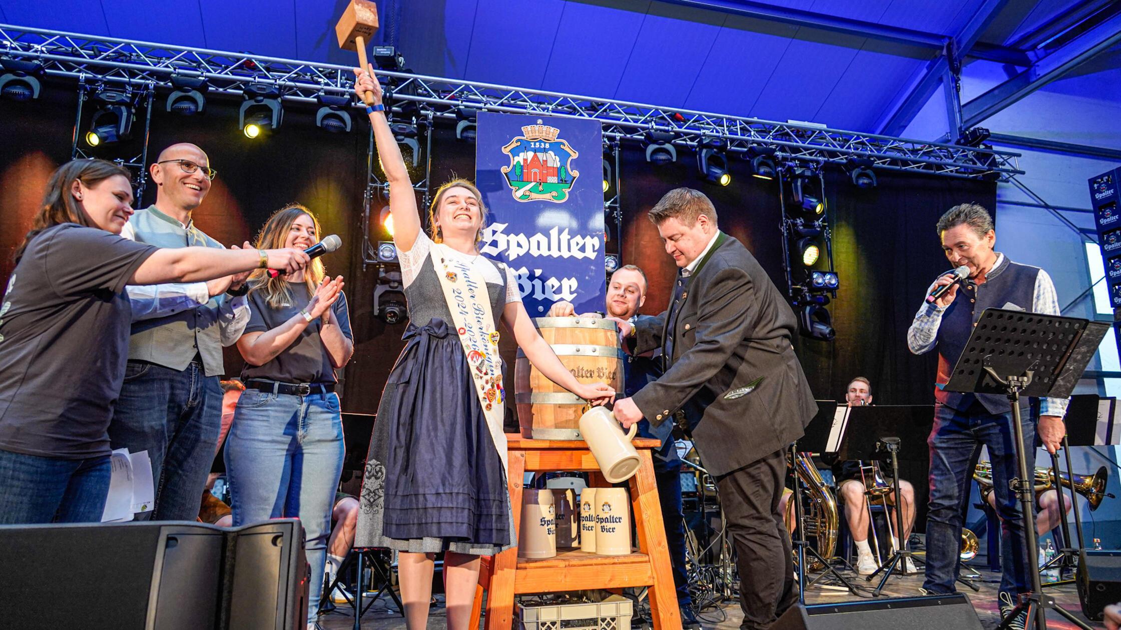 "o'zapft is" hieß es nach nur einem Schlag auf den