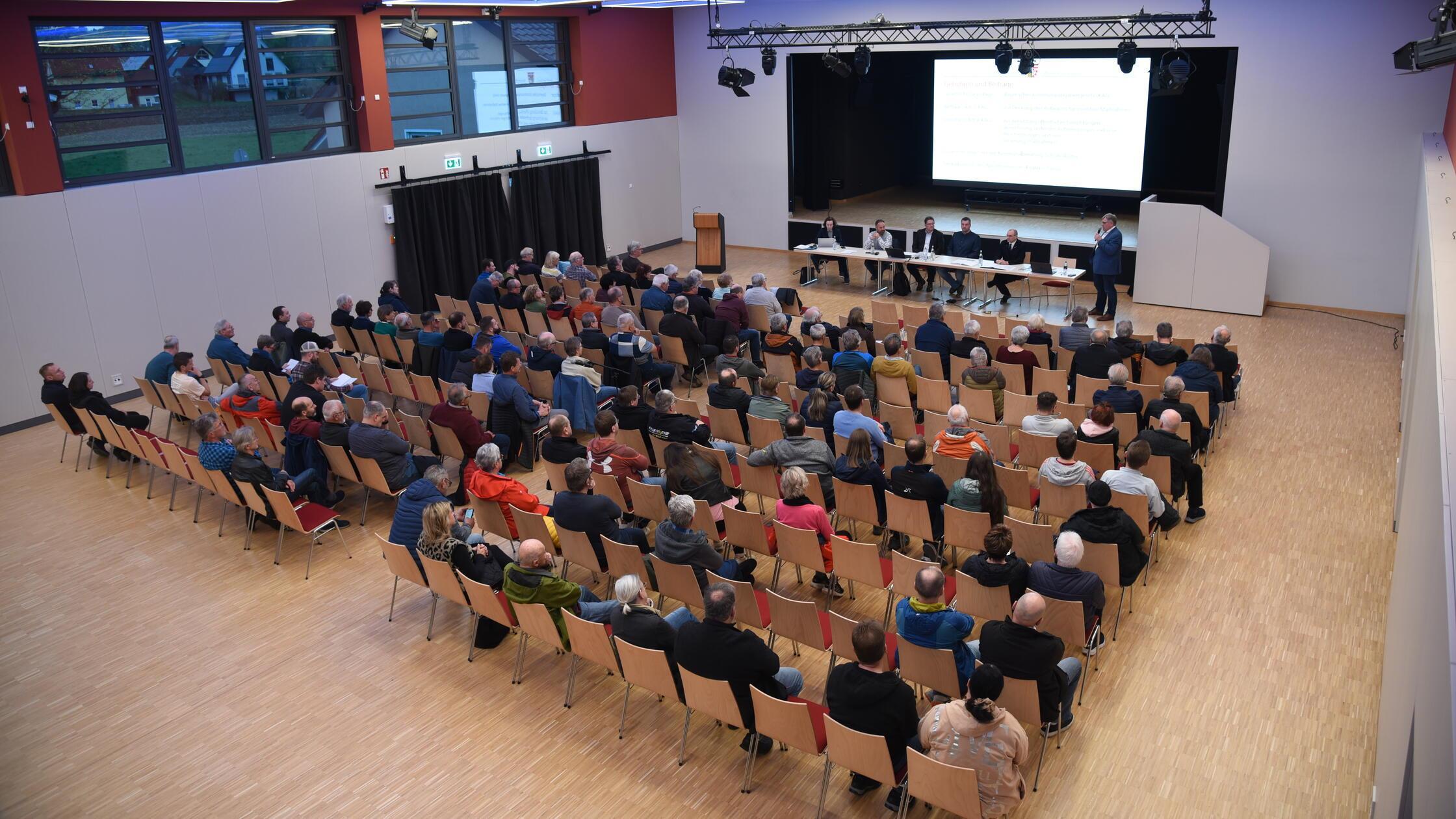 Viele interessierte Bürger waren in die Lindelberg