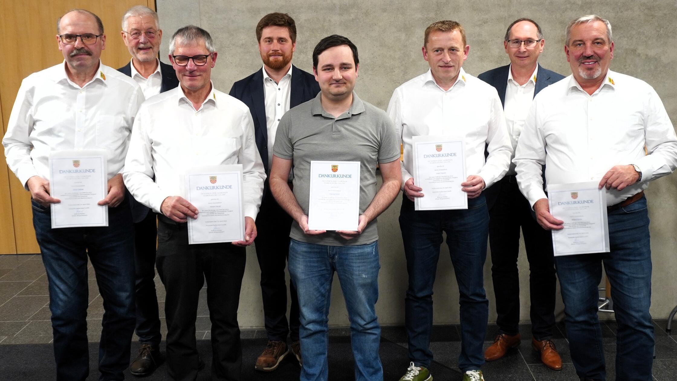 Bürgermeister Andreas Steiner (4.v.li.) und sein V