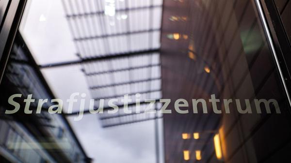 «Strafjustizzentrum» steht am Eingangsbereich zum