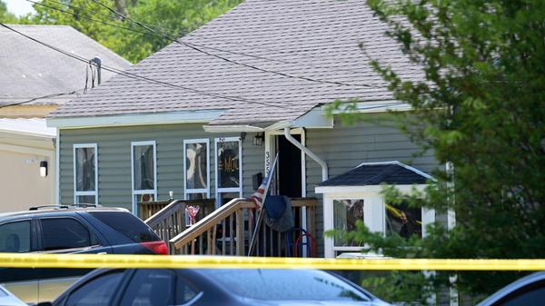 Polizeiband sperrt ein Haus in Shreveport, Louisia