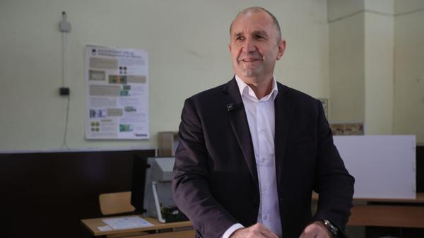 Der ehemalige bulgarische Präsident Rumen Radew gi