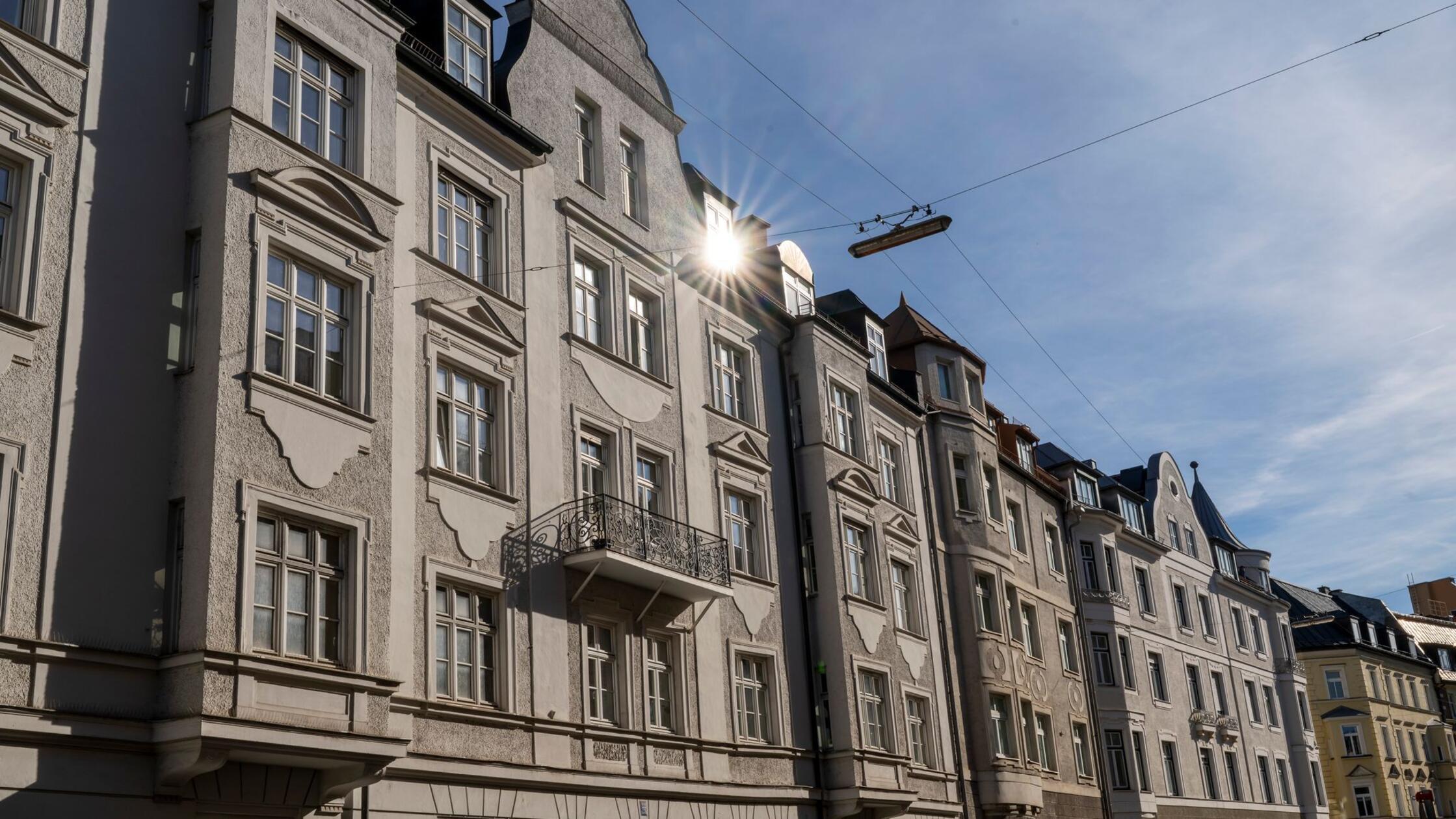 Fassaden von Wohnhäusern in der Innenstadt. (zu dp