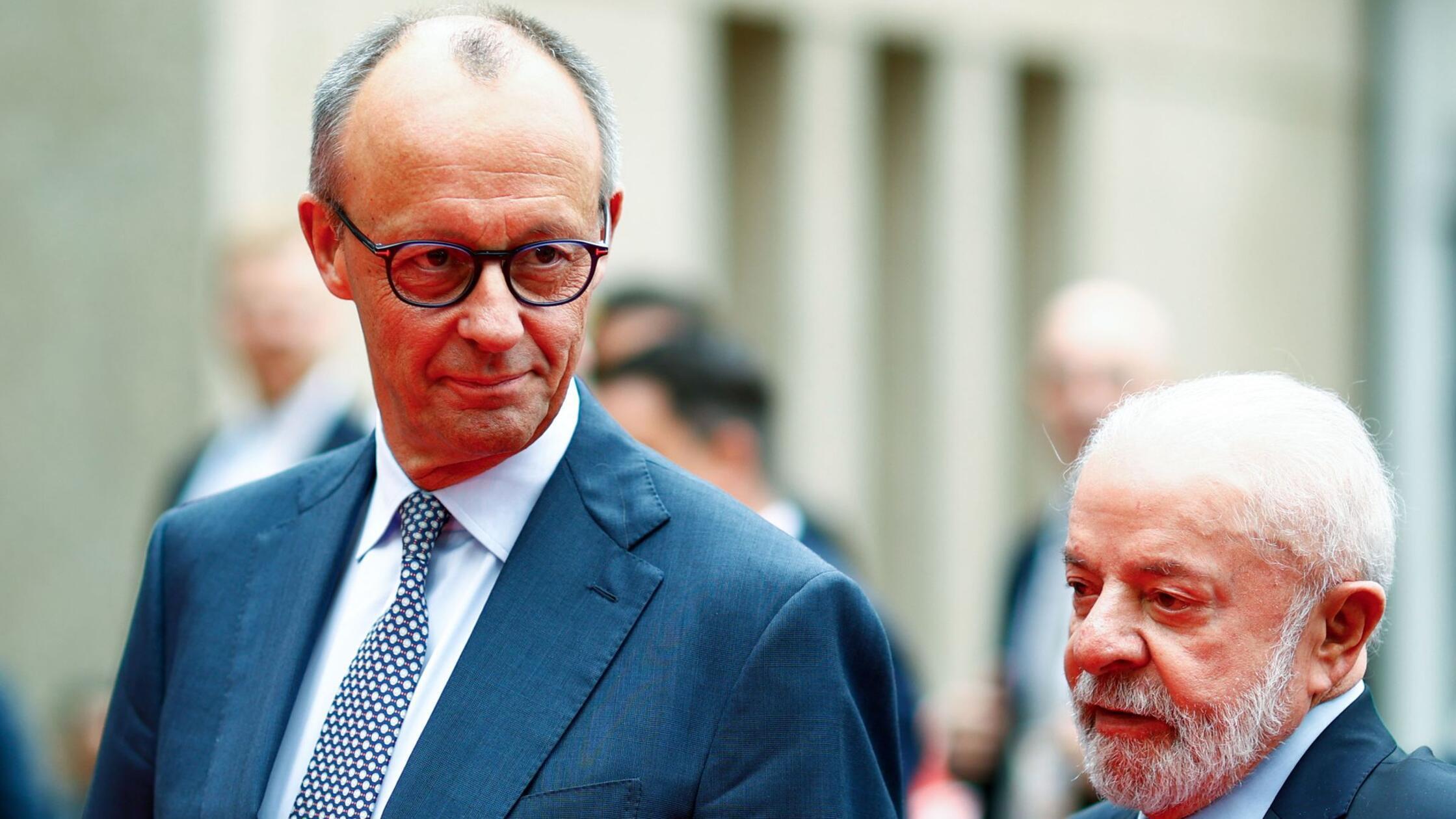 Bundeskanzler Friedrich Merz (CDU, l) und Brasilie