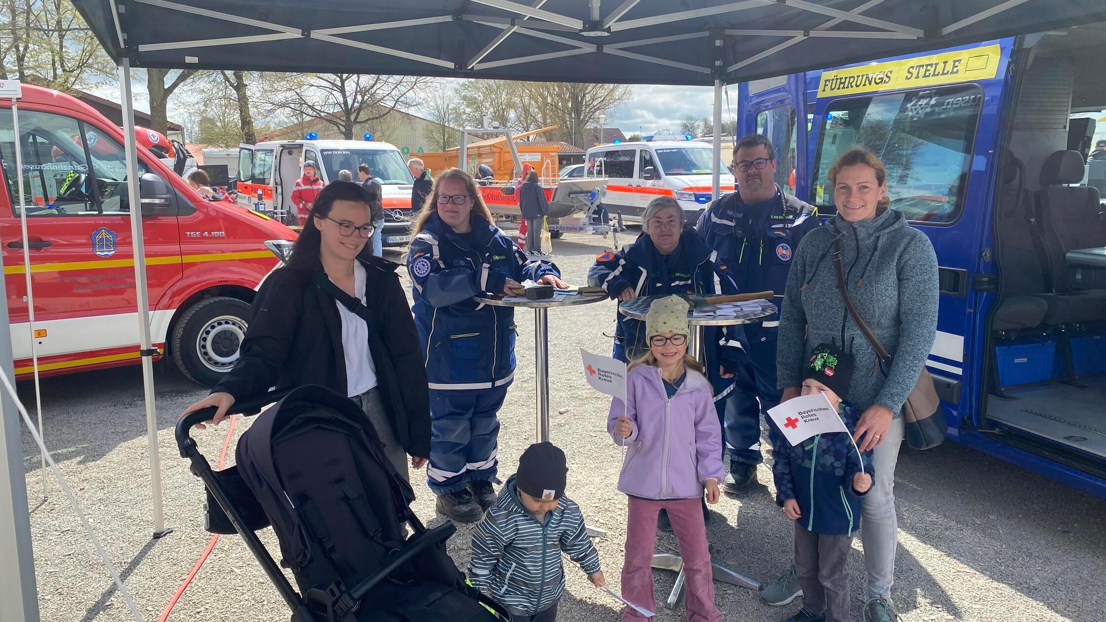 Impressionen und Eindrücke von der „Wir in Altmühlfranken“-Messe - Interessierte und ihre Eltern löcherten die Damen und Herren des THW mit Fragen.
