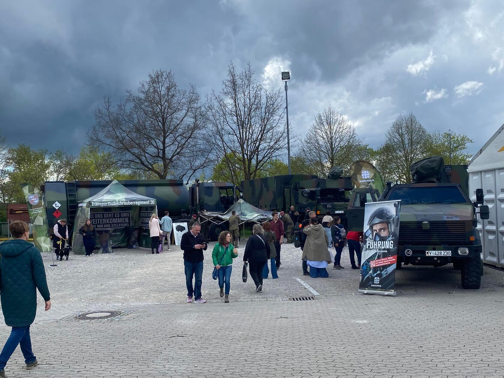Auch die Bundeswehr zeigte bei der Messe am Schießwasen Präsenz.
