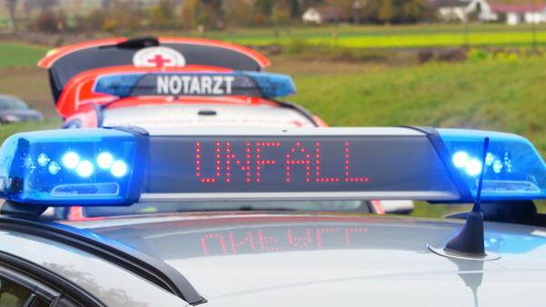 Symbolbild Themenbild Polizei Notarzt Unfall