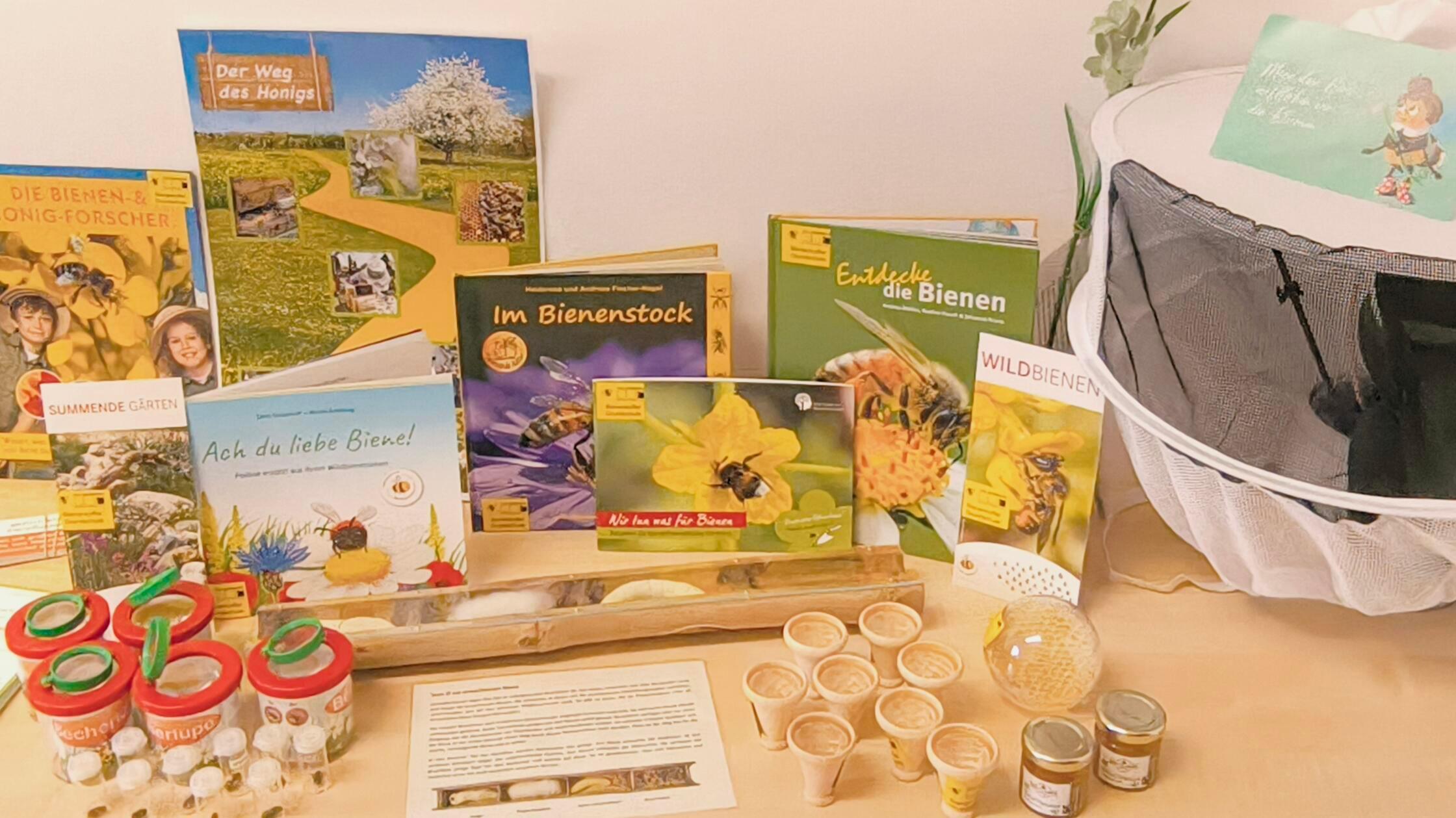 Mit dem Bienenkoffer ins Wildbienenhotel.