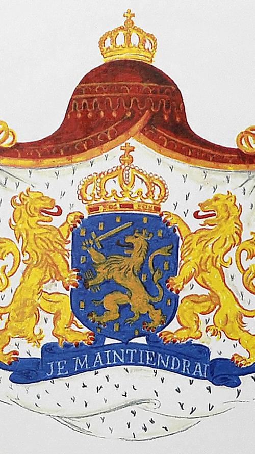 Ein rotzüngiger, goldene Löwe schmückt das Wappen der Niederlande. In der linken Hand hält er ein Bündel von sieben Pfeilen, die für die sieben Provinzen der Utrechter Union stehen. "Je maintiendrai" ist seit 1813 der Wappenspruch der Niederländer und bedeutet so viel wie "Ich werde standhalten".