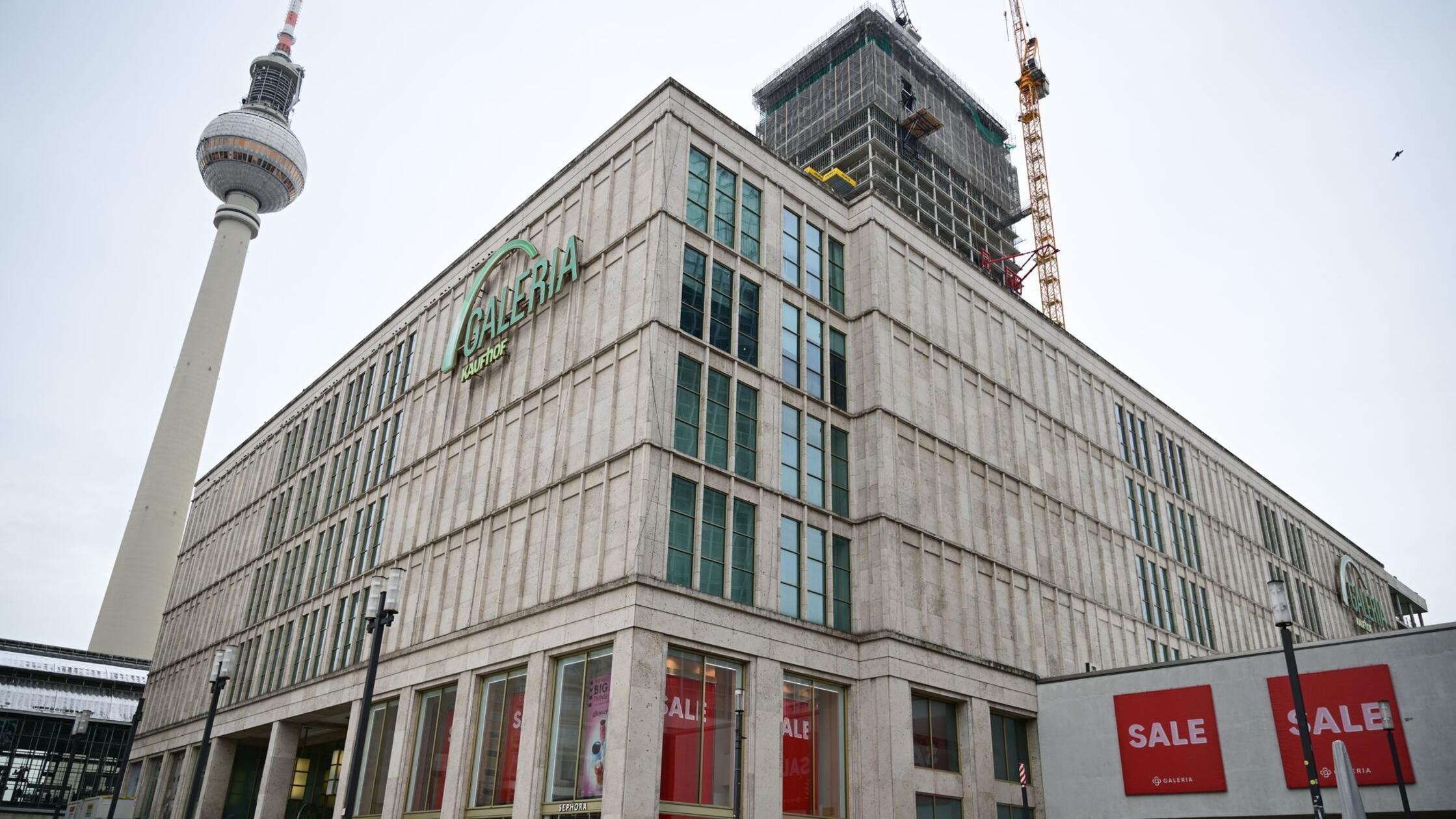 Das Kaufhaus Galeria Kaufhof am Alexanderplatz. (z