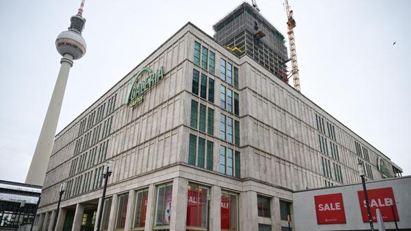 Das Kaufhaus Galeria Kaufhof am Alexanderplatz. (z
